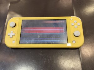 Switch lite
液晶破損