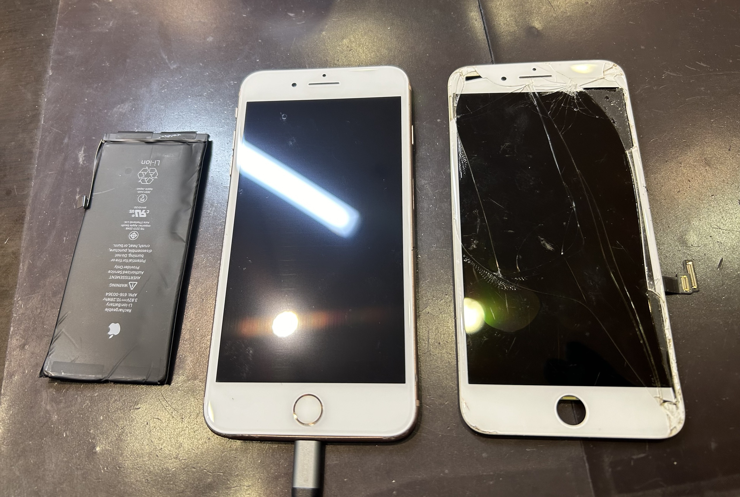 iPhone8Plus画面割れバッテリー交換　同時修理【東松島市】