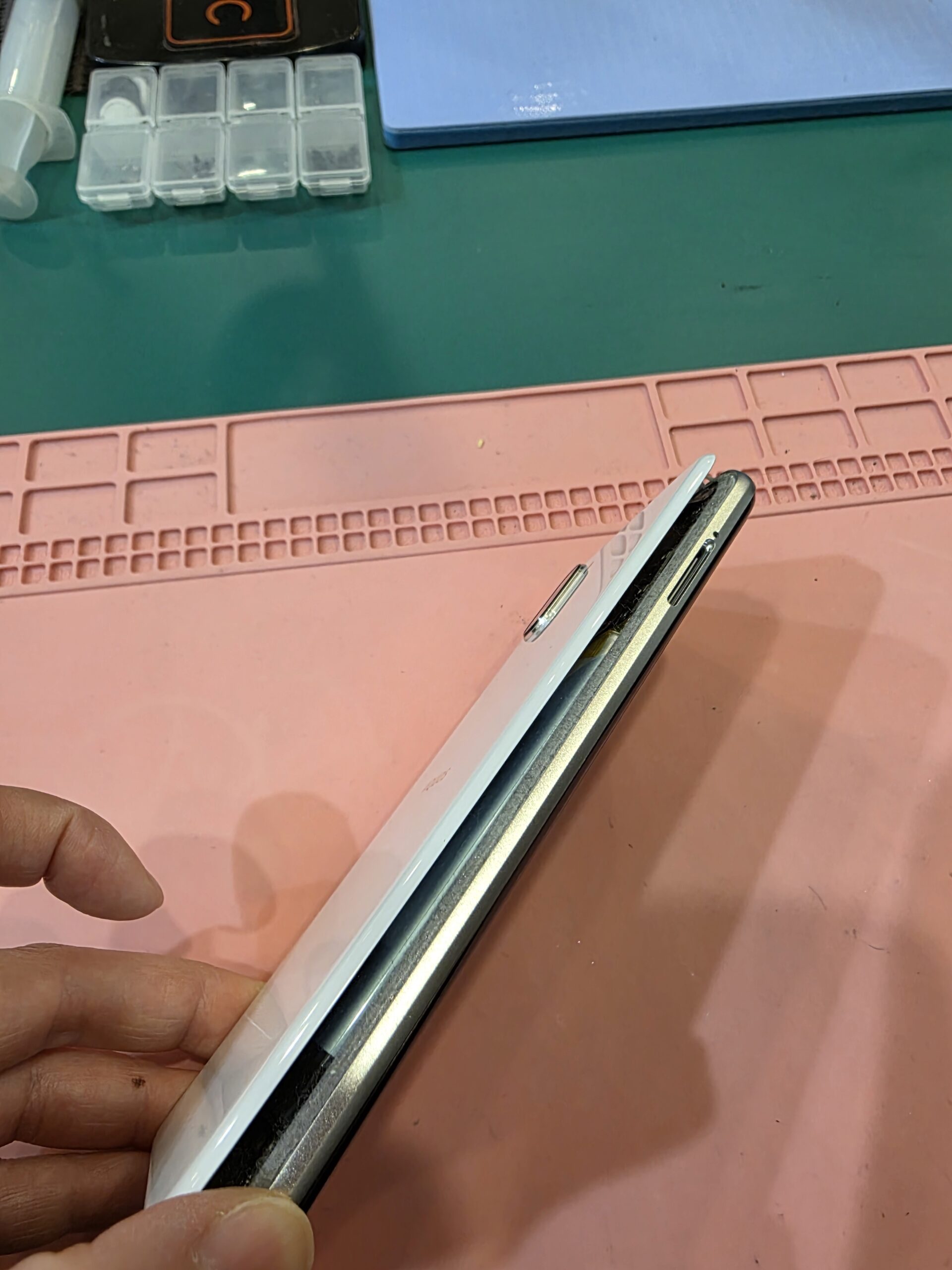 【石巻店】AQUOS R３バッテリー交換【気仙沼市よりご来店】